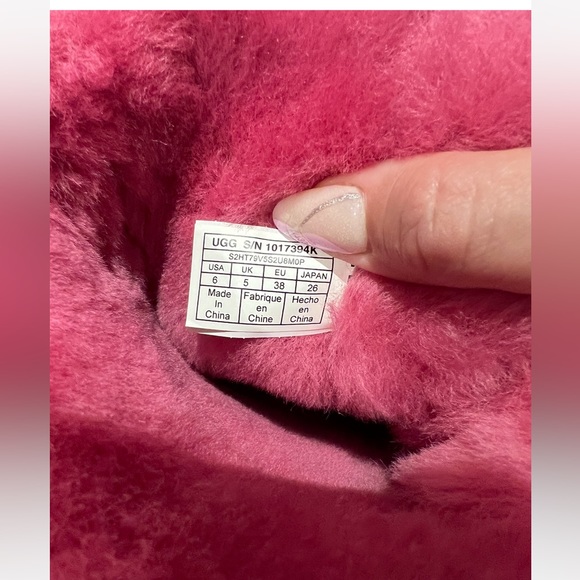 ✨SALE✨ Ugg pink bow boots ✨SALE✨ - Picture 7 of 7